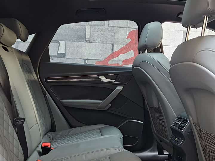 Фото 9 - Audi Q5L Sportback