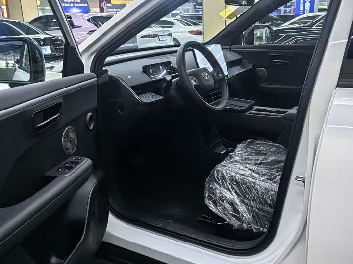 Фото 2 - Toyota bZ3X