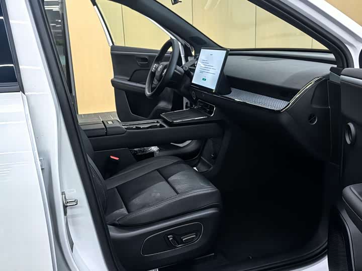 Фото 5 - Toyota bZ3X