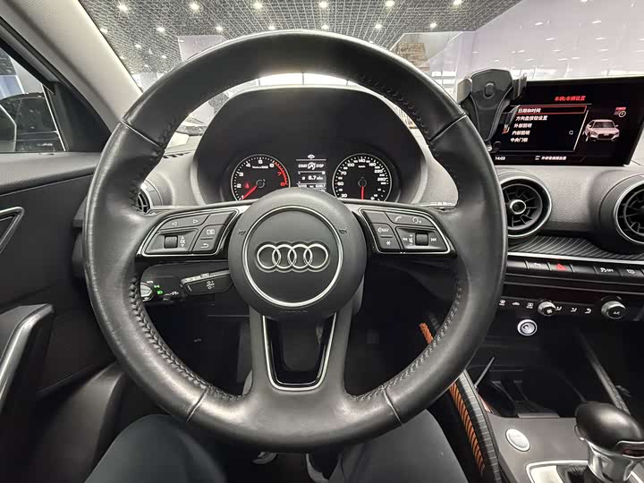 Фото 8 - Audi Q2L