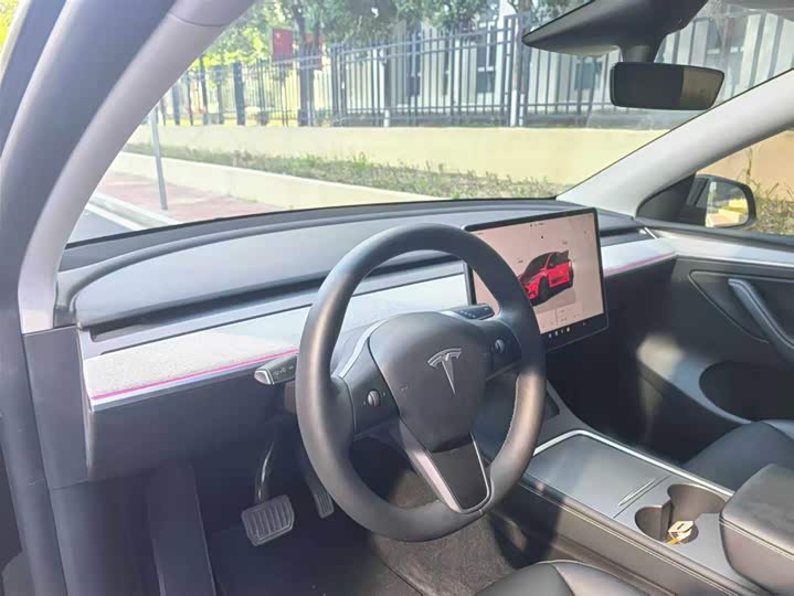 Фото 8 - Tesla Model Y