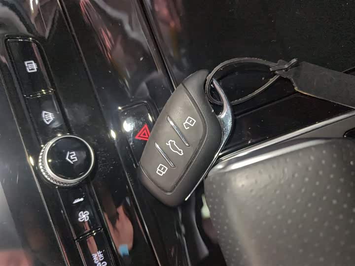 Фото 9 - Roewe i6 Max EV