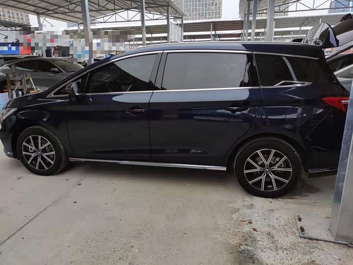 Фото 5 - BYD Song Max Hybrid