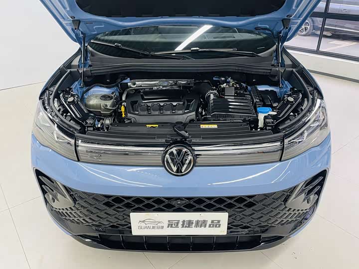 Фото 2 - Volkswagen Tiguan L Pro