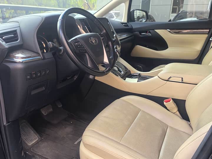 Фото 3 - Toyota Vellfire