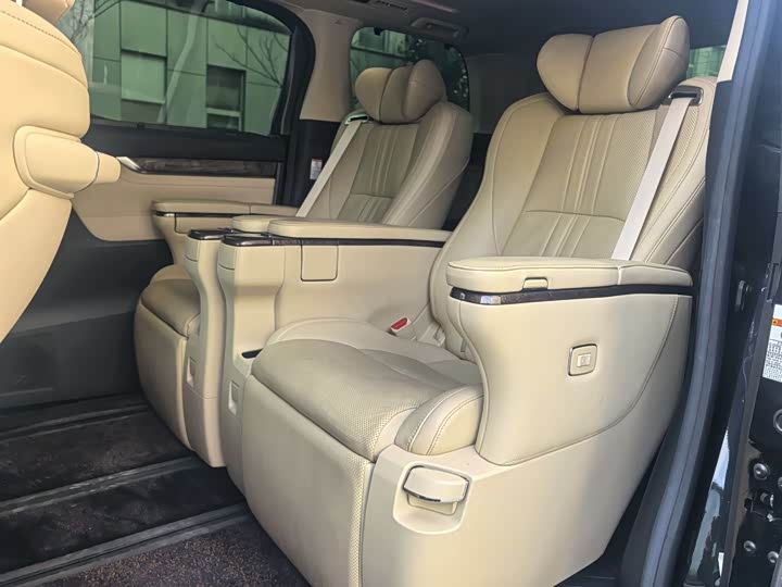 Фото 4 - Toyota Vellfire