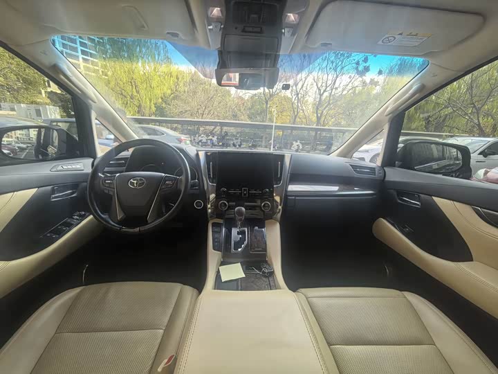 Фото 5 - Toyota Vellfire