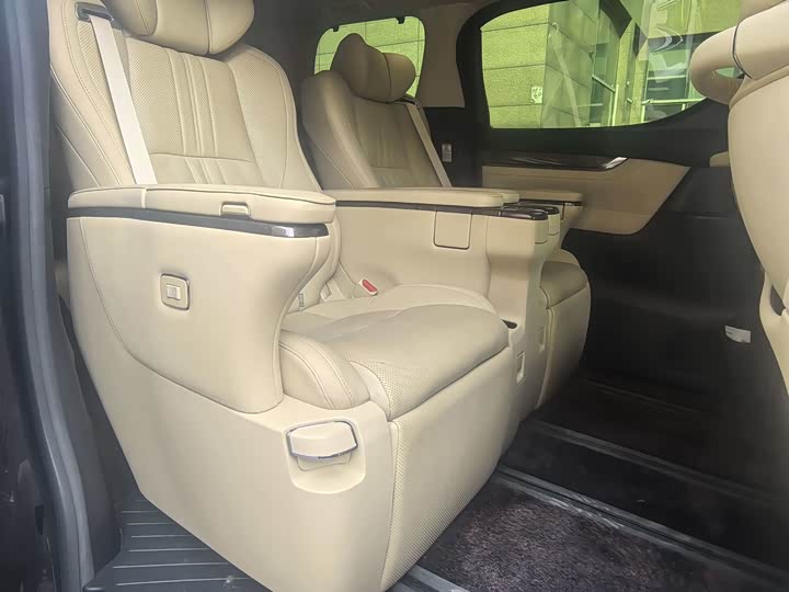 Фото 7 - Toyota Vellfire