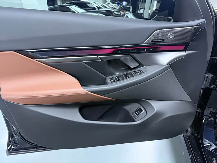 Фото 6 - BMW 5 Series