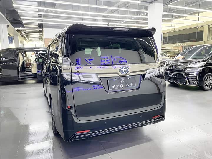 Фото 4 - Toyota Vellfire