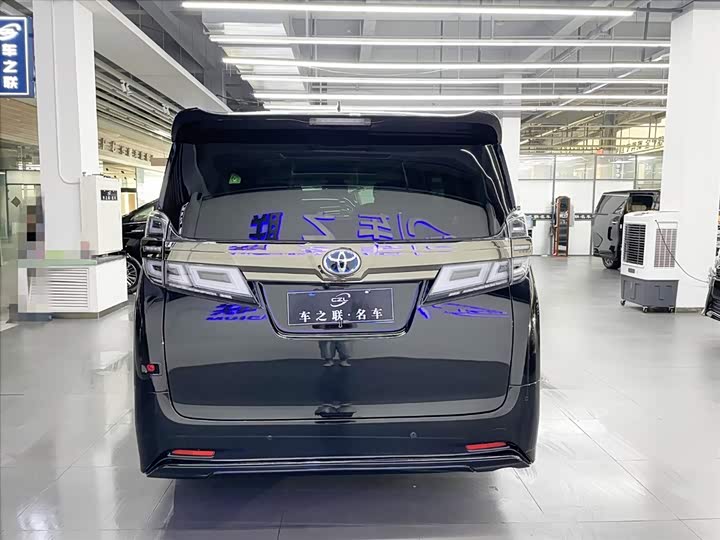 Фото 5 - Toyota Vellfire