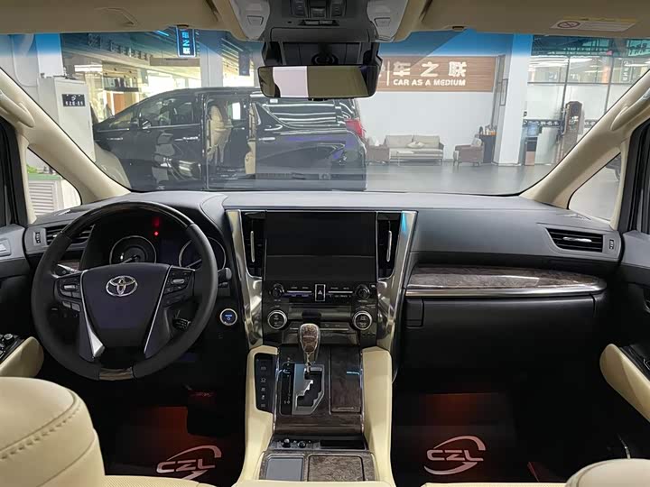 Фото 7 - Toyota Vellfire