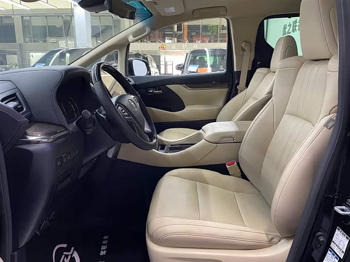 Фото 8 - Toyota Vellfire