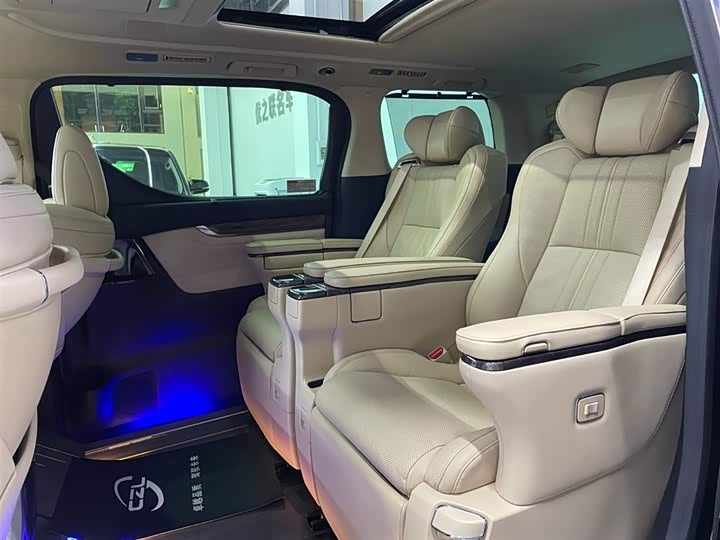 Фото 9 - Toyota Vellfire