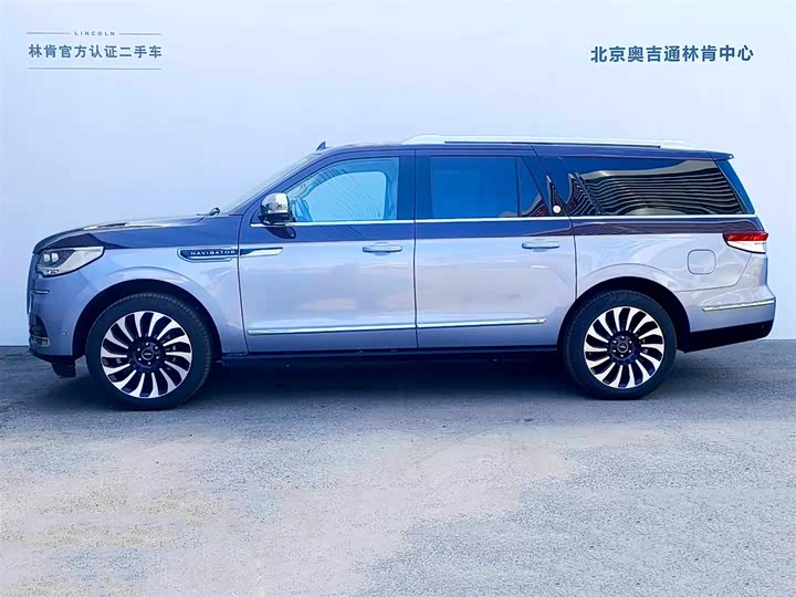 Фото 3 - Lincoln Navigator One