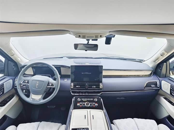 Фото 6 - Lincoln Navigator One