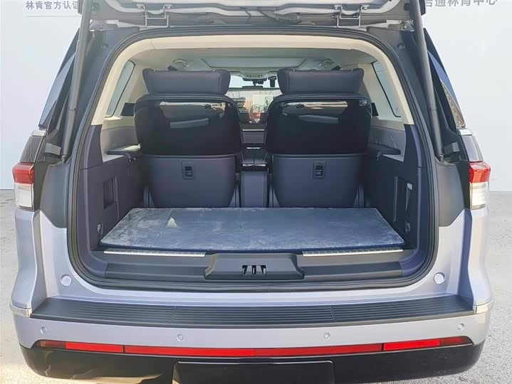 Фото 9 - Lincoln Navigator One