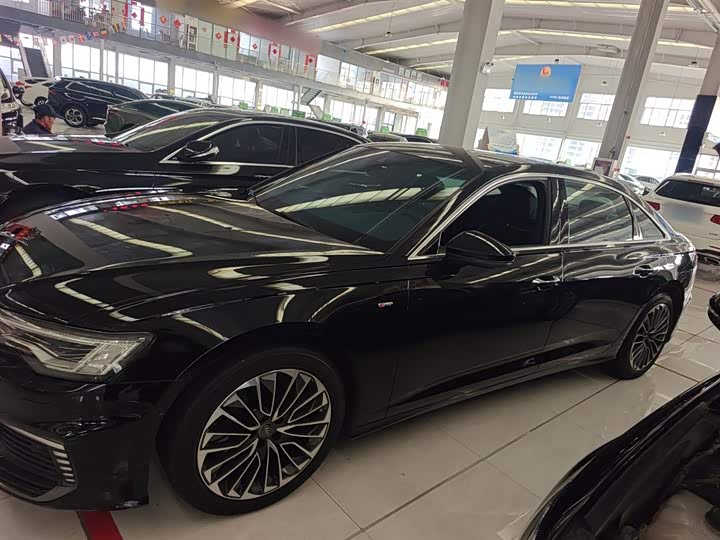 Фото 5 - Audi A6L Hybrid