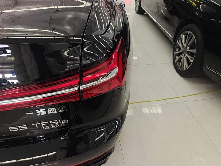 Фото 8 - Audi A6L Hybrid