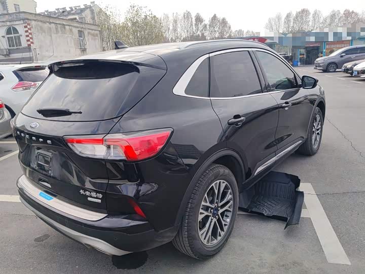 Фото 7 - Ford Escape