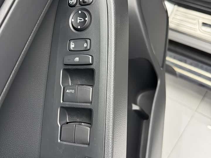 Фото 9 - Honda Vezel