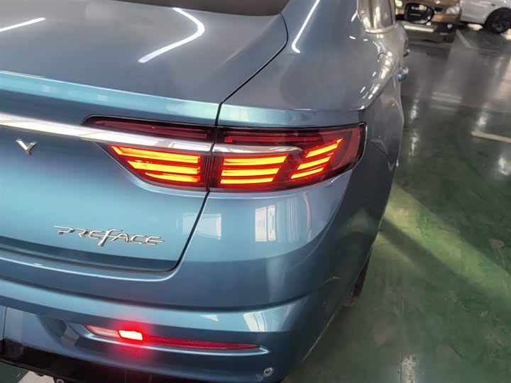 Фото 8 - Geely Preface