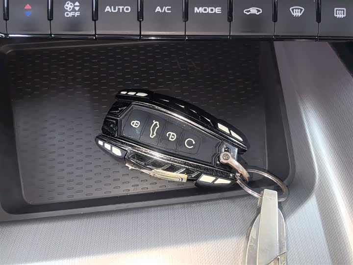 Фото 9 - Geely Preface