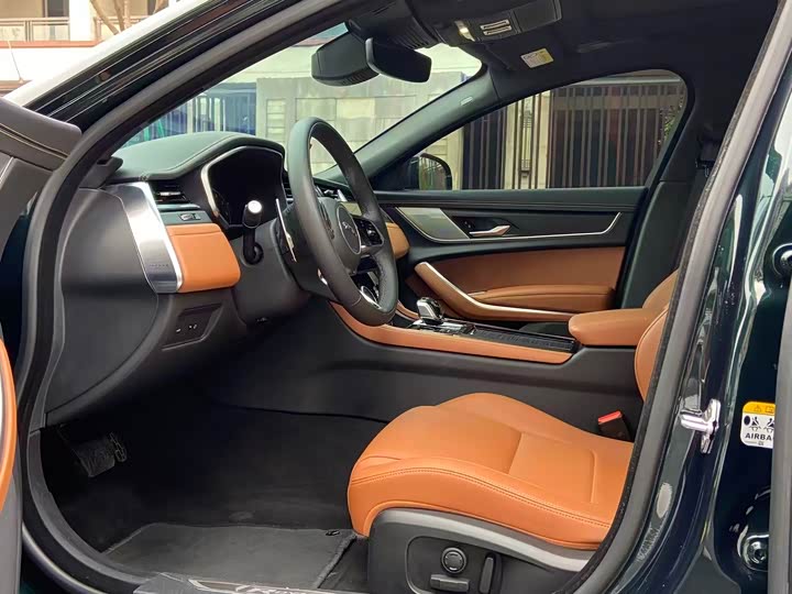 Фото 6 - Jaguar XF L