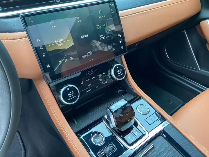 Фото 9 - Jaguar XF L