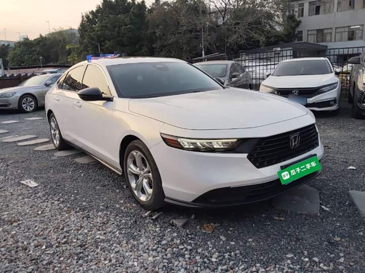 Фото 4 - Honda Accord