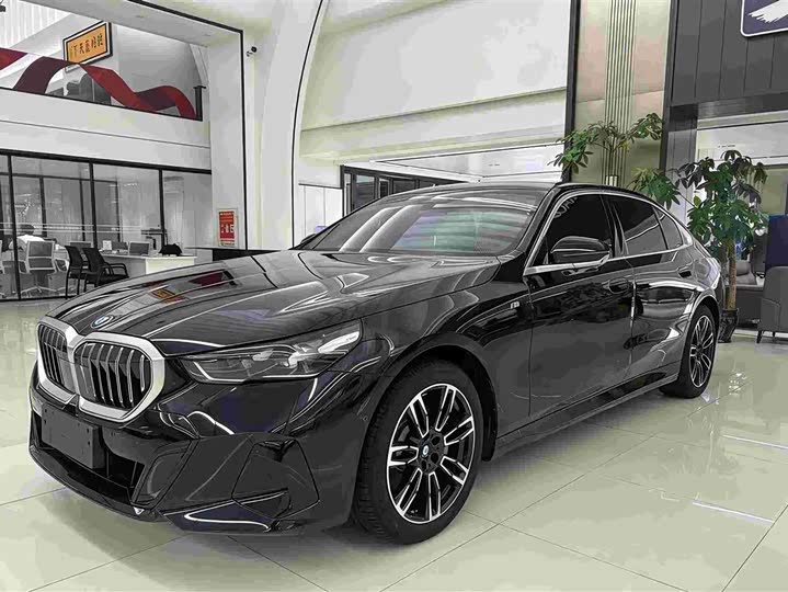 Фото 1 - BMW 5 Series