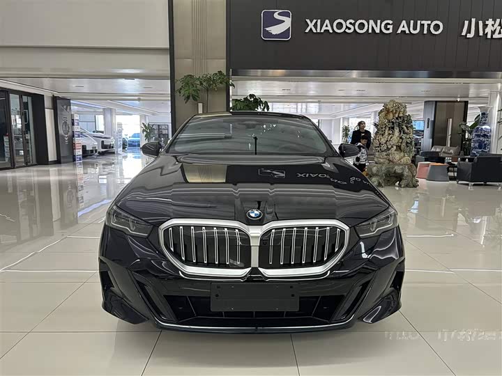 Фото 2 - BMW 5 Series