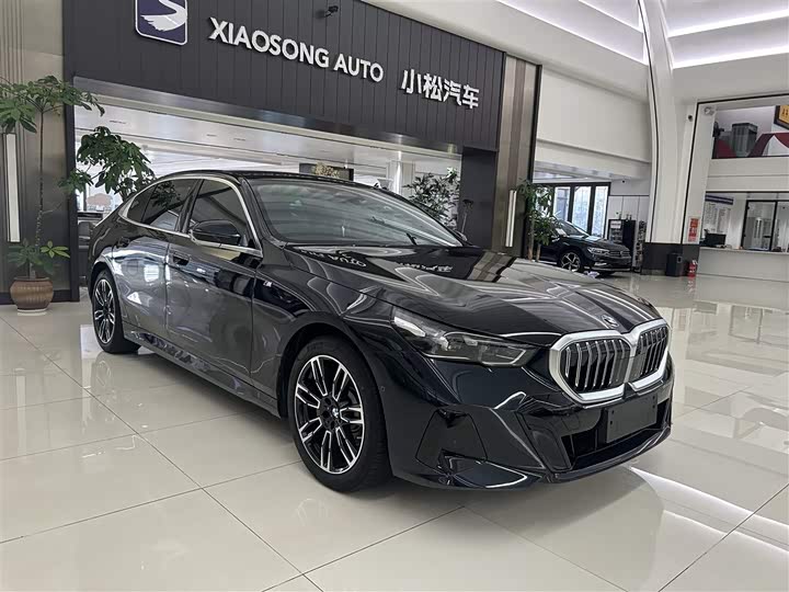 Фото 3 - BMW 5 Series