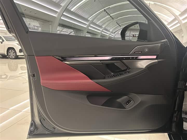 Фото 5 - BMW 5 Series