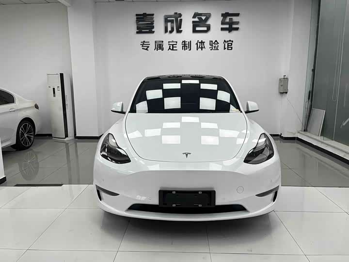 Фото 2 - Tesla Model Y