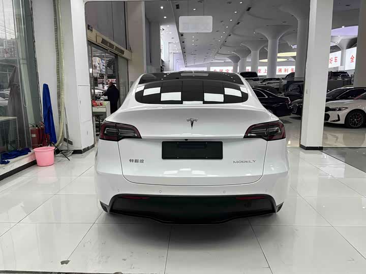 Фото 8 - Tesla Model Y