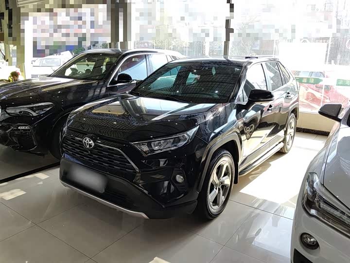 Фото 2 - Toyota RAV4