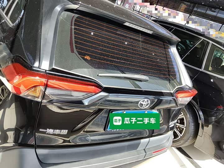 Фото 6 - Toyota RAV4