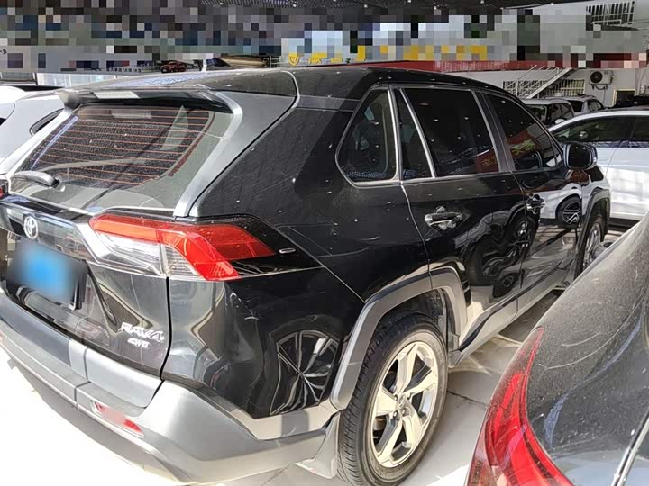 Фото 7 - Toyota RAV4