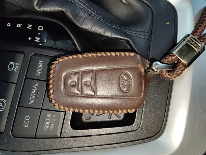 Фото 9 - Toyota RAV4