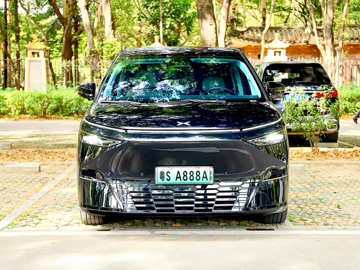 Фото 2 - XPeng X9