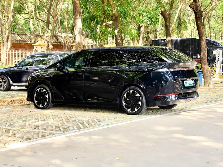 Фото 5 - XPeng X9