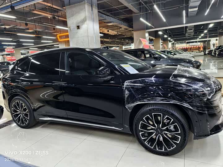 Фото 4 - Zeekr 7X