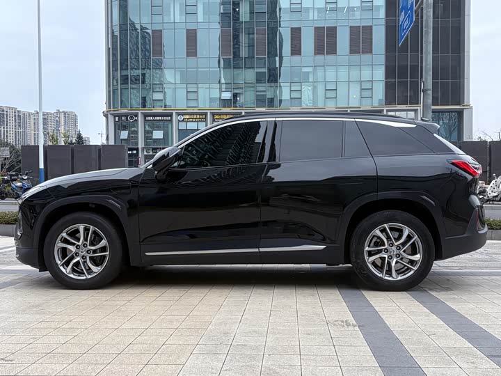 Фото 2 - Nio ES6