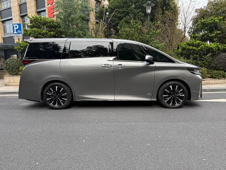 Фото 2 - Toyota Vellfire