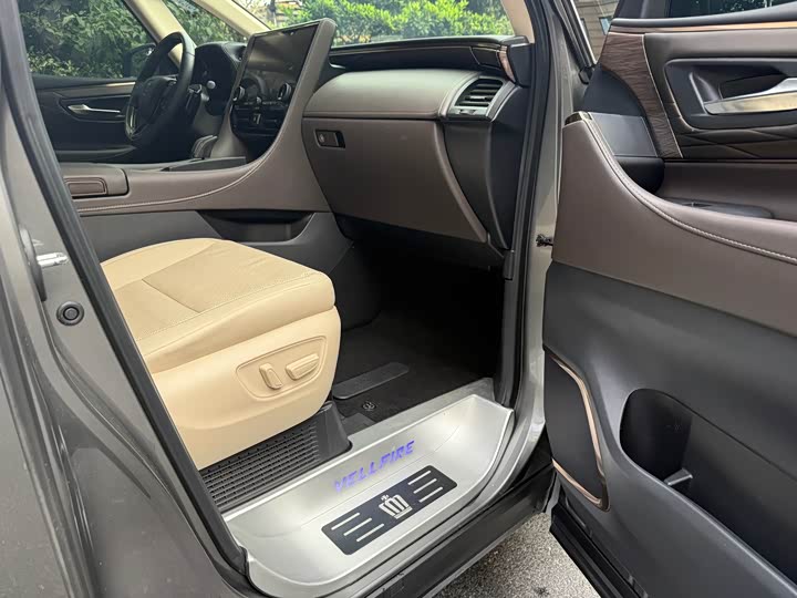 Фото 8 - Toyota Vellfire