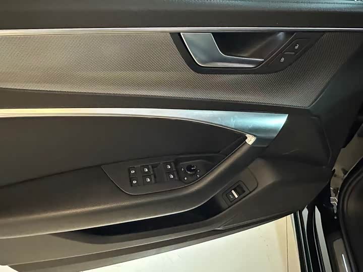 Фото 4 - Audi A6L