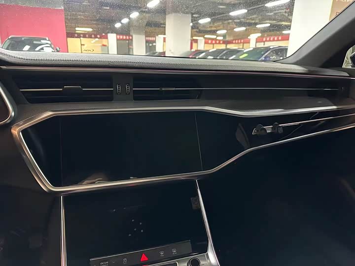 Фото 7 - Audi A6L