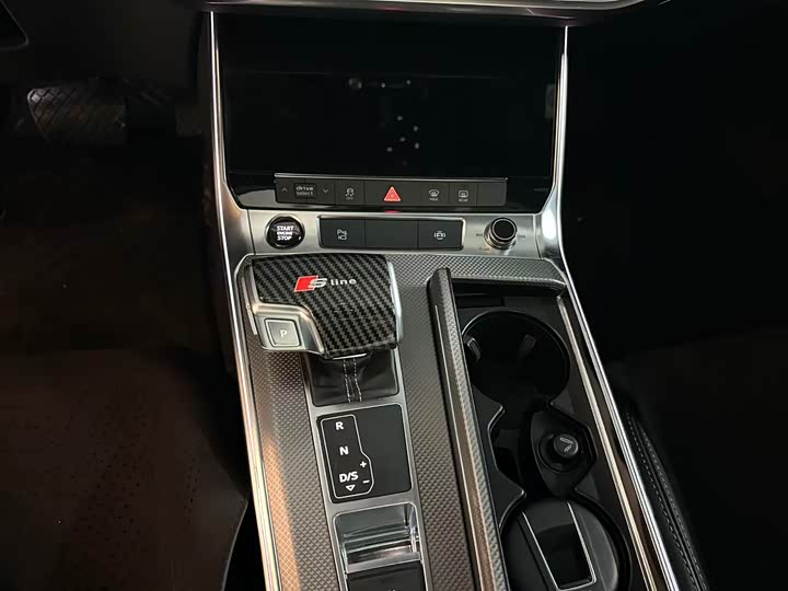 Фото 8 - Audi A6L