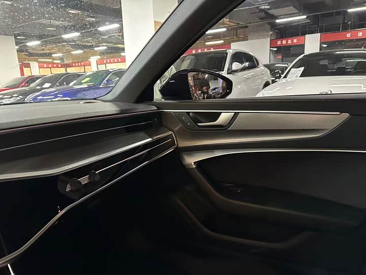 Фото 9 - Audi A6L